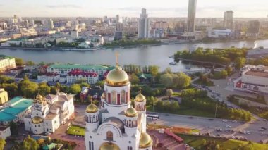 Dolly zoom. Rus, Rus, Rus ve Ekaterinburg topraklarındaki Azizler adına Kan Kilisesi. Video