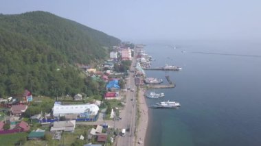 Rusya, Irkutsk, Listvyanka yerleşimi. Baykal Gölü seti, liman.