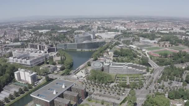 Страсбург, Франция. Комплекс зданий - Европейский парламент, Европейский суд по правам человека, Дворец Европы. 4K — стоковое видео
