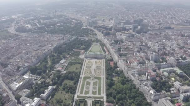 Viyana, Avusturya. Belvedere Viyana 'da bir barok saray kompleksi. Lucas von Hildebrandt tarafından 18. yüzyılın başında inşa edilmiştir. 4K — Stok video