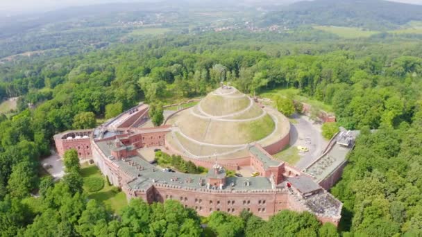 Cracovia, Polonia. Barrow Kosciuszko (Cracovia). Monumento histórico. La construcción del montículo se completó en 1823. 4K — Vídeo de stock