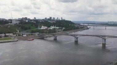 Nizhny Novgorod, Rusya. Kanavinsky Köprüsü, hava manzaralı. 4K