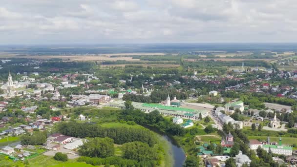 Suzdal, Ryssland. Flyg. Suzdal centrum, handelstorget. 4K — Stockvideo