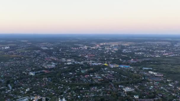 Pereslavl-Zalessky, Rosja. Śródmieście w świetle zachodzącego słońca. 4K — Wideo stockowe