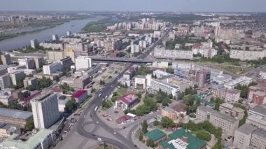 Omsk, Rusya 'nın panoramik manzarası. 4K