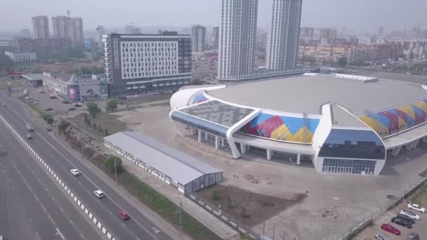 Idrottsanläggning. Ice Arena Crystal ( Crystal Ice Arena ). Ryssland, Krasnojarsk. 4K — Stockvideo