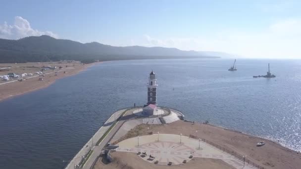 Rússia, Lago Baikal. O farol na margem do lago. Boca do rio Turk. 4K — Vídeo de Stock