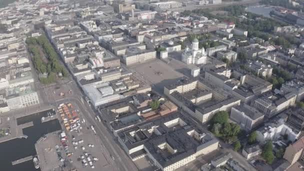 Helsinki, Finland. Uitzicht op de stad vanuit de lucht. Kathedraal van Helsinki. Senaat vierkant. Marktplein. 4K — Stockvideo