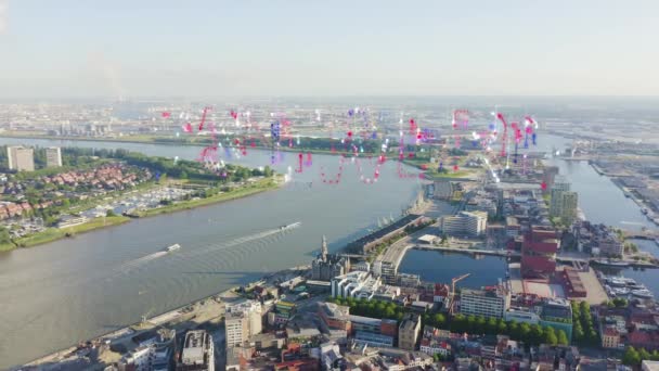 Antwerpenben, Belgiumban. A történelmi város teteje felett repül. Schelde (Esco) folyó. A város ipari területe. 4K — Stock videók