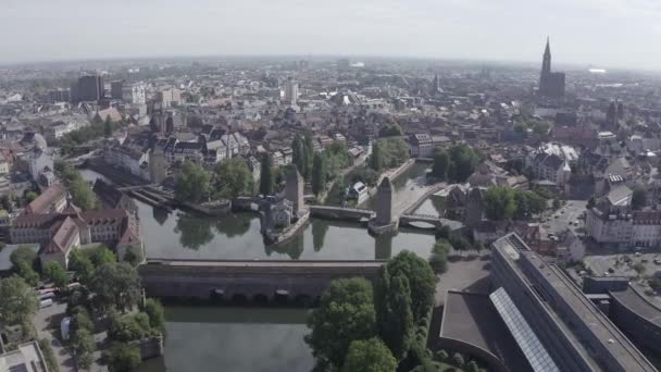 Strasburgo, Francia. Quartiere Petite France, diga di Vauban. 4K — Video Stock