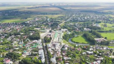 Suzdal, Rusya. Uçuş. Suzdal Şehir Merkezi, Ticaret Meydanı. 4K