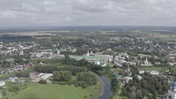 Suzdal, Ryssland. Flyg. Suzdal centrum, handelstorget. 4K — Stockvideo