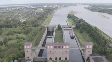Rybinsk, Rusya. Sistem Rybinsk rezervuarını kilitliyor. 4K