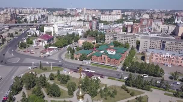 Katedra Wniebowzięcia Najświętszej Maryi Panny, panoramiczne widoki na miasto. Omsk, Rosja. 4K — Wideo stockowe
