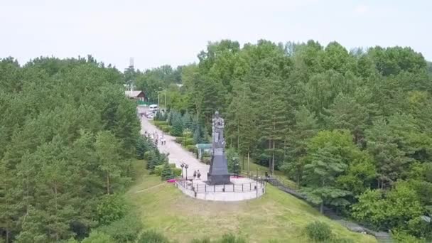 Dolly zooma. Monument - Minne till gruvarbetarna i Kuzbass. Staden Kemerovo. Ryssland — Stockvideo