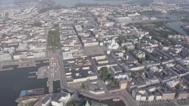 Helsinki, Finland. Uitzicht op de stad vanuit de lucht. Kathedraal van Helsinki. Senaat vierkant. Marktplein. 4K — Stockvideo