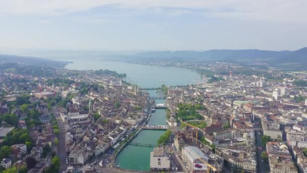 Zürich, Schweiz. Stadtpanorama aus der Luft. Blick auf den Zürichsee. Limmat River Ablaufgebiet. 4K — Stockvideo