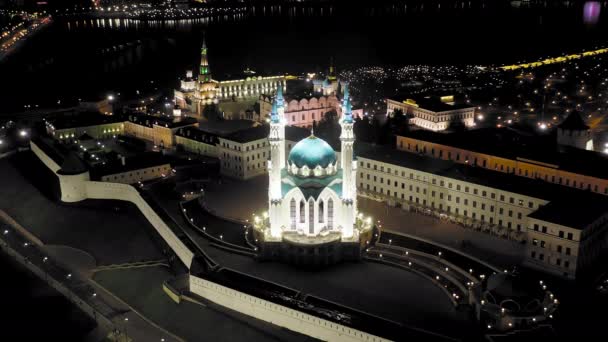 Καζάν, Ρωσία. Τζαμί Κουλ Σαρίφ. Αεροφωτογραφία του Κρεμλίνου του Καζάν. Νύχτα. 4K — Αρχείο Βίντεο