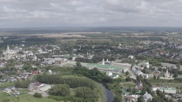 Suzdal, Ryssland. Flyg. Suzdal centrum, handelstorget. 4K — Stockvideo