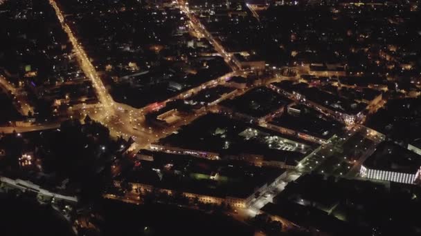 Jaroszlavl, Oroszország. Légi kilátás a központi kerület Jaroszlavl. Városi fények éjszaka. 4K — Stock videók