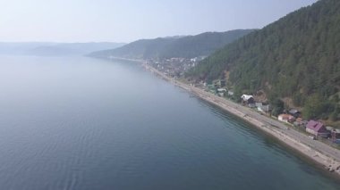 Rusya, Irkutsk, Listvyanka yerleşimi. Baykal Gölü seti, liman.