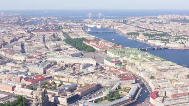 Dolly zoom. Panorama-Luftaufnahme des Stadtzentrums von St. Petersburg bei klarem, sonnigem Wetter, Russland — Stockvideo