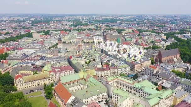 Krakow, Polonya. Ana Meydan. 13. yüzyılın büyük şehir meydanı. Tarihi merkezin manzarası. 4K — Stok video