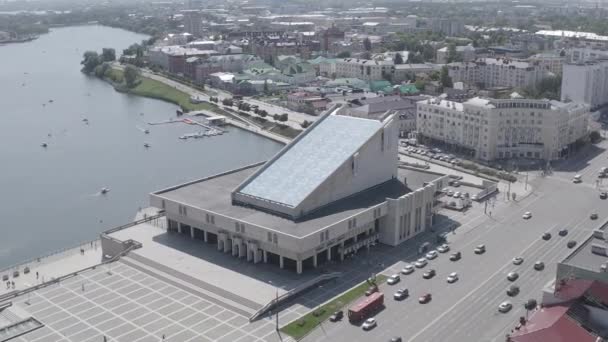 Καζάν, Ρωσία. Ακαδημαϊκό Θέατρο Tatar State ονομάζεται Galiaskar Kamala. 4K — Αρχείο Βίντεο