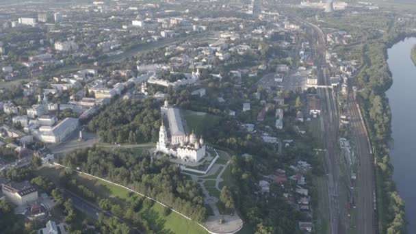 Russland, Wladimir. Mariä-Himmelfahrt-Kathedrale in der Kathedrale Mariä Himmelfahrt des Metropolitanats Wladimir der Russisch-Orthodoxen Kirche. 4K — Stockvideo