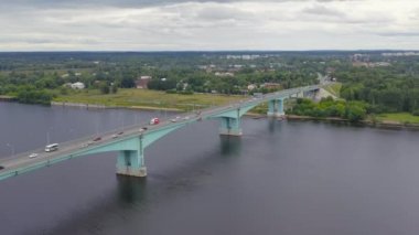 Rusya, Yaroslavl. Volga nehri üzerinde Ekim köprüsü. 4K
