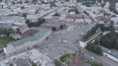 Rusya, Yaroslavl. Yaroslavl 'ın kurucusu Bilge Prens Yaroslav' ın anıtı Yaroslavl 'ın merkezindeki Epiphany Meydanı' nda yer almaktadır. 4K