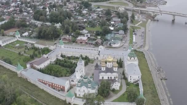 Rússia, Kostroma. Santíssima Trindade Mosteiro de Ipatievsky em Kostroma. 4K — Vídeo de Stock