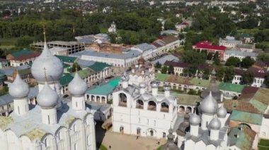Rostov, Rusya. Rostov Kremlin. Kutsal Bakire Meryem 'in Varsayımı Katedrali. Büyük Rostov şehrinin en büyük cazibesi. 4K