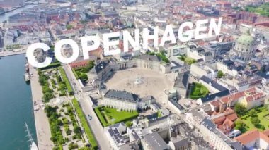 Kopenhag, Danimarka. Amalienborg. Rococo tarzında 13. yüzyılın saray kompleksi. 4K