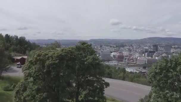 Oslo, Noruega. Centro de la ciudad desde el aire. Fiordo de Oslo en bancarrota. Ópera de Oslo. 4K — Vídeos de Stock