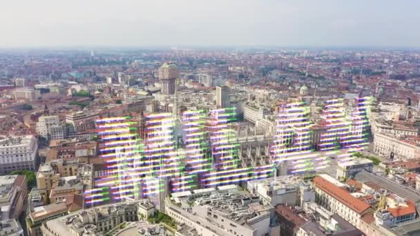 Mailand, Italien. Die Dächer der Stadt aus der Luft. Spitzen des Mailänder Doms. Bewölktes Wetter.. — Stockvideo