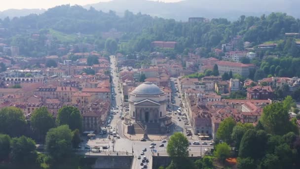 Zoom sur Dolly. Turin, Italie. Survol de la ville. Place Vittorio Veneto, Eglise paroissiale catholique Gran Madre Di Dio — Video