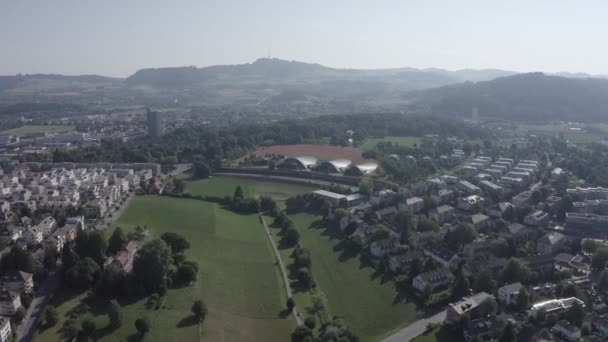 Bern, Švýcarsko. Centrum Paula Kleeho, Muzeum umění se dvěma sály, které vystavovalo obrazy, kresby a akvarely Paula Kleea. 4K — Stock video