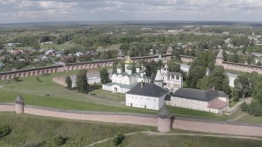 Suzdal, Rusya. Uçuş. St. Euthymius Kurtarıcı Manastırı 1352 yılında Suzdal 'da kurulmuş bir manastır. 4K