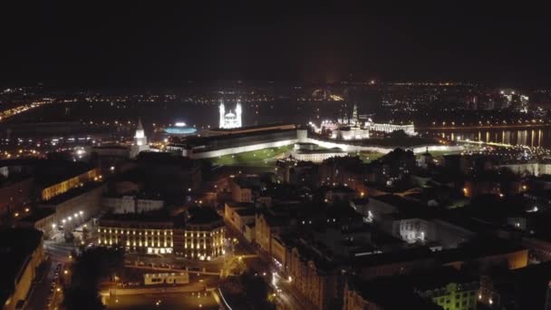 Kazan, Ryssland. Flygfoto över Kazan Kreml. Nattetid. 4K — Stockvideo