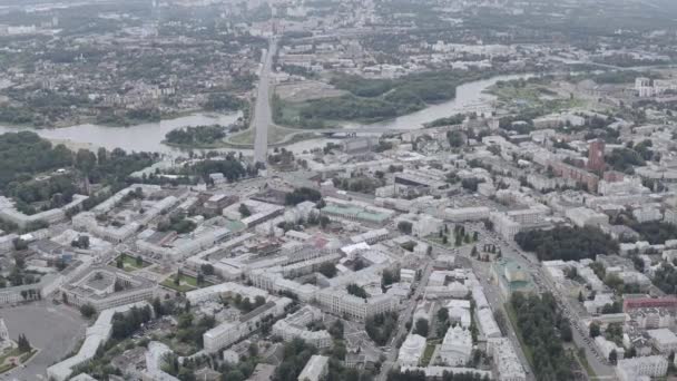 Ryssland, Jaroslavl. Flyg över staden, panoramautsikt över centrum av Jaroslavl. 4K — Stockvideo