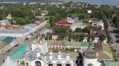 Rostov, Rusya. Rostov Kremlin. Kutsal Bakire Meryem 'in Varsayımı Katedrali. Büyük Rostov şehrinin en büyük cazibesi. 4K