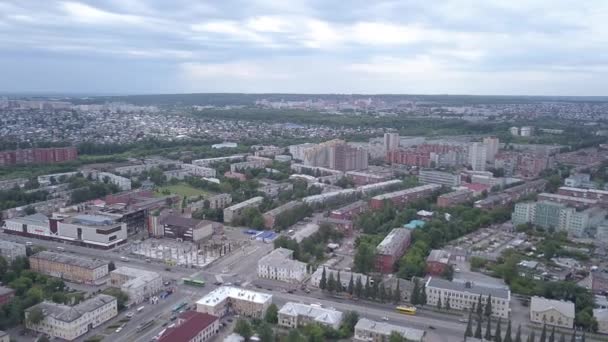 Vista do centro comercial após o incêndio. Vá para o panorama da cidade. Kemerovo, Rússia. 4K — Vídeo de Stock