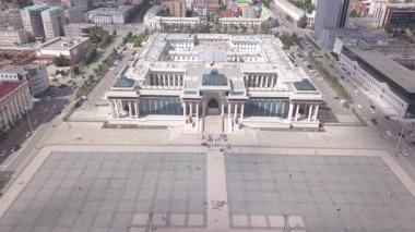 Moğolistan, Ulaanbaatar. Hükümet Sarayı, Chinggis Meydanı (Suhebator Meydanı )