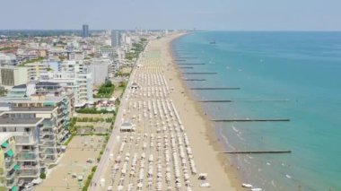 Dolly zoom. İtalya, Jesolo. Lido di Jesolo (veya Jesolo Lido), Venedik 'in Jesolo şehrinin plaj bölgesi.