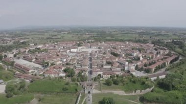 Palmanova, Udine, İtalya. Döneminin örnek niteliğinde bir takviye projesi 1593 yılında başlatıldı. 4K