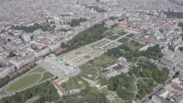 Viyana, Avusturya. Belvedere Viyana 'da bir barok saray kompleksi. Lucas von Hildebrandt tarafından 18. yüzyılın başında inşa edilmiştir. 4K — Stok video