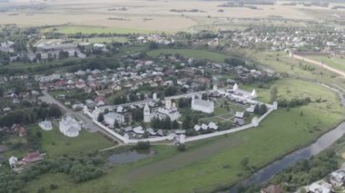 Suzdal, Rusya. Uçuş. Suzdal şehrinin kutsal koruma manastırı. 4K