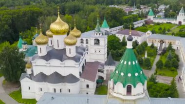 Rusya, Kostroma. Kostroma 'daki kutsal Trinity Ipatievsky Manastırı. 4K
