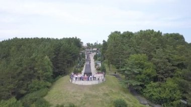 Kuzbass madencilerinin anısına dikilmiş anıt. Kemerovo şehri. - Rusya. 4K